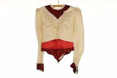 Krém szatén piros bordó kombinált felső és drapp brokát csipke borítású fodros szoknya