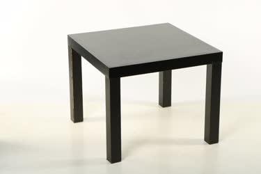 Fekete kisasztal - ikea / lack