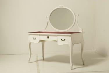 Fehér neobarokk fésülködő asztal